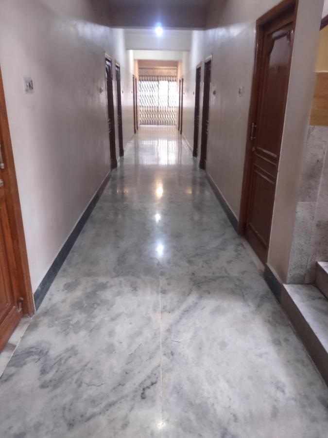 Krishna Lodge Tiruchirappalli Dış mekan fotoğraf