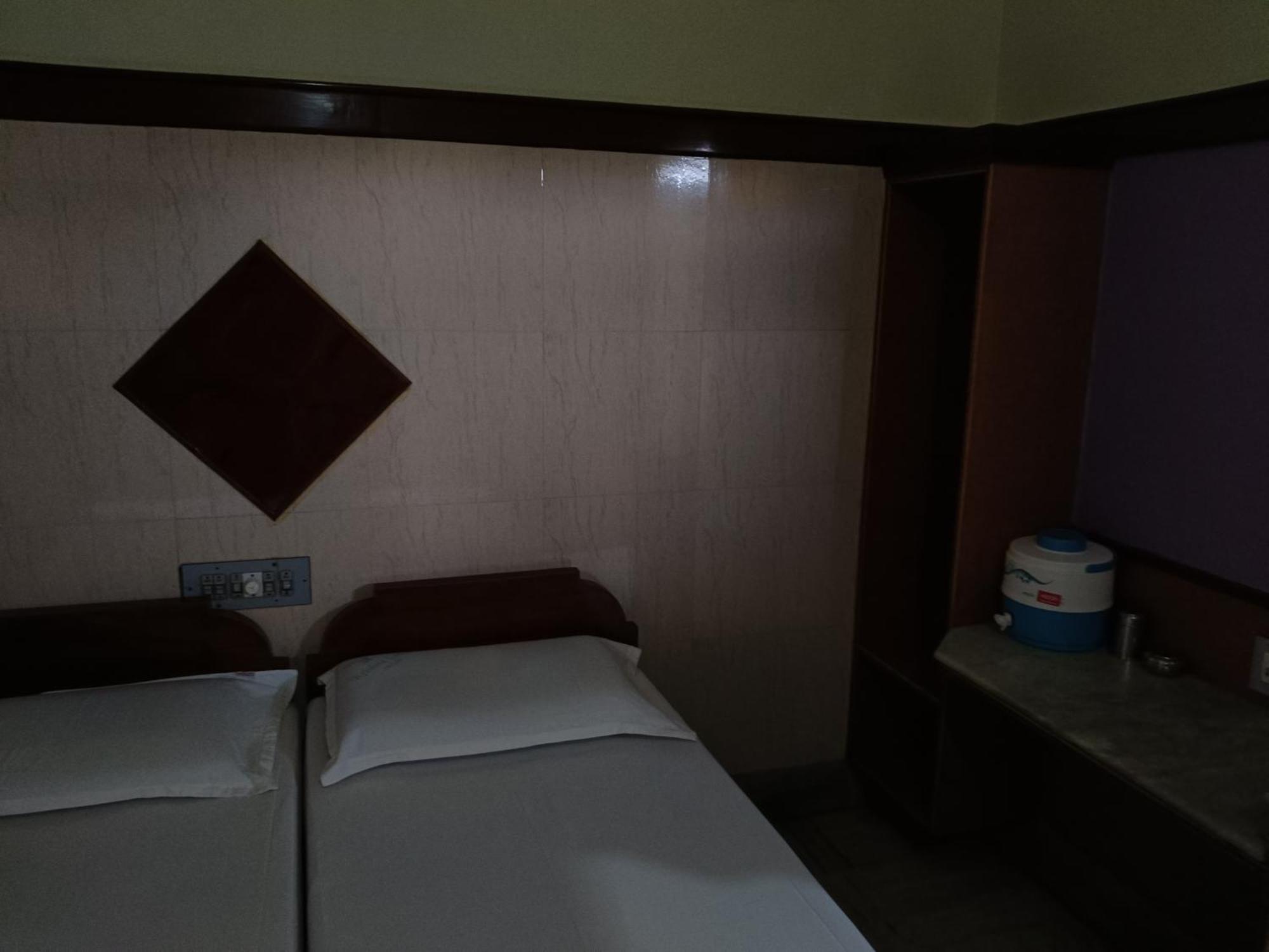 Krishna Lodge Tiruchirappalli Dış mekan fotoğraf