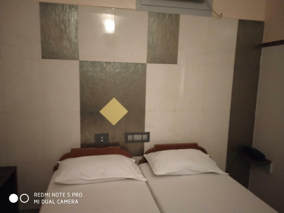 Krishna Lodge Tiruchirappalli Dış mekan fotoğraf